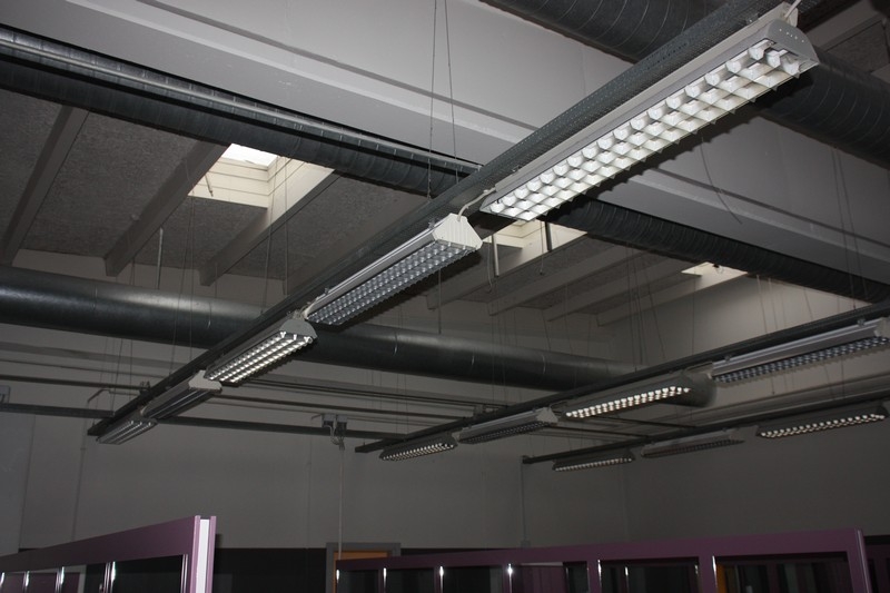 About 36 Ceiling Luminaire Cable Trays Kj Auktion