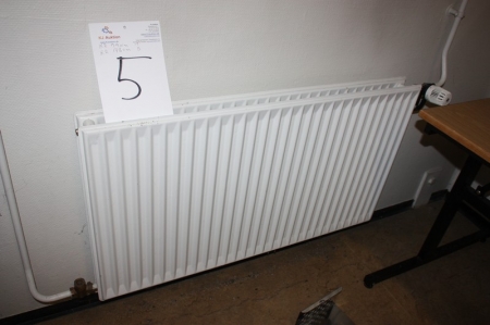 4 radiatorer med termostat, K2: længde = 94 cm + 3 x K2: længde 148 cm. Højde ca. 56 cm
