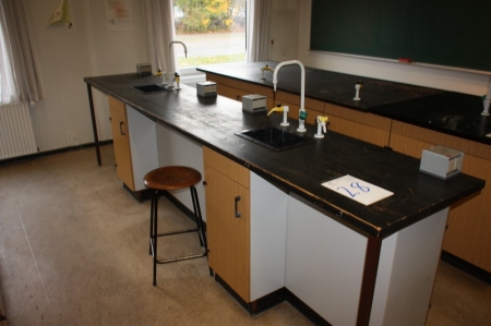 Physics Table, length approx. 3400 x width approx. 620 mm, 4 gas outlets, 2 water faucets, 8 power outlets, 220 volt, cabinets + stool