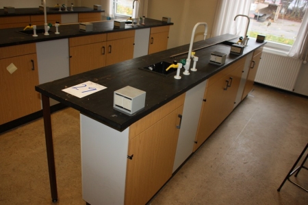 Physics Table, length approx. 3400 x width approx. 620 mm, 4 gas outlets, 2 water faucets, 8 power outlets, 220 volt, cabinets + 2 stools