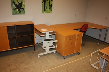 Hjørneskrivebord, justerbar højde + skuffesektion + PC-bord + bogreol med rullefront