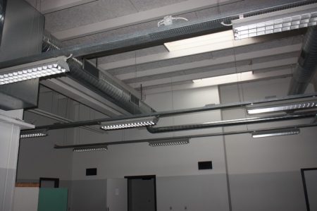 9 ceiling luminaire + cable trays + door, approx. 102 x 204 cm + door, approx. 82.5 x 204 cm + cabinet