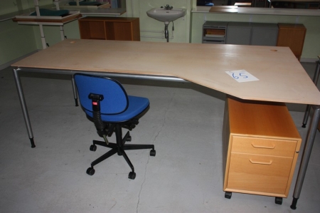 Skrivebord, højdejusterbar, ca. 200 x 120 cm + skuffesektion + kontorstol