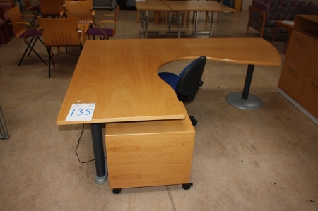 El- hæve sænke skrivebord med stol + skuffesektion + 2 reoler