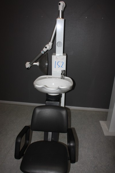 Hairdresser washing chair with extraction