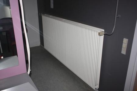 2 x radiator med termostat, K2, længde ca. 208 x højde ca 96 cm