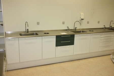 Worktop with low cabinets and 3 wash basins + high cabinet