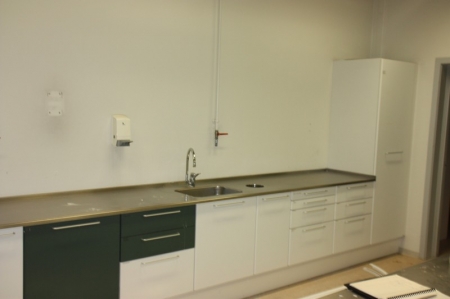 Worktop with low cabinets and 2 wash basins + high cabinet