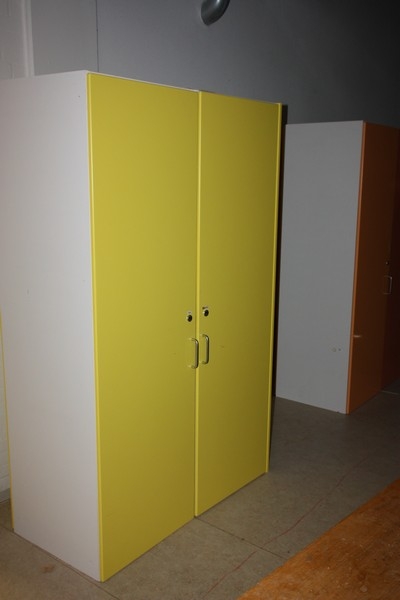 2 cabinets, 5 drawers