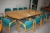Konferencebord i 4 dele + 12 stole med grønt bolster