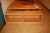 El- hæve sænke skrivebord, ca. 175 x 195 cm + skuffesektion + 2 små arkivreoler + stol