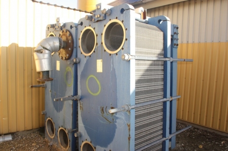 2 x plate heat exchanger, SONDEX, 830 kW. Heating area: 191.5 m2. Type S121-IS. Year built 2003