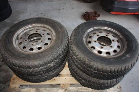 4 rims / tires for Ford Transit 100 6 holes. 215/70 R15C M + S. Uniroyal. Winter