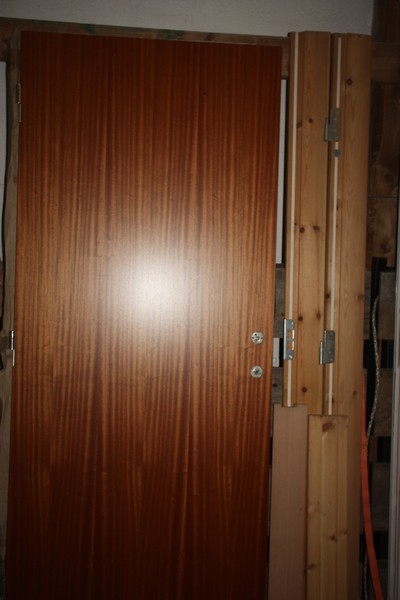 Inside door, BD30. 83x200 cm. Mahogany. 3 hinges. door frame. Unused