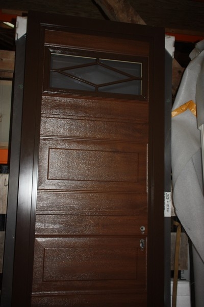Garage door with locking handle. Steel - with plastic look. 81 x 217 cm. Right into