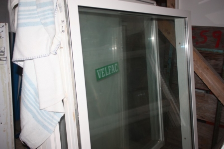 Reversible opening window, Velfac. 119 x 131 cm. Wood / Alu. Use