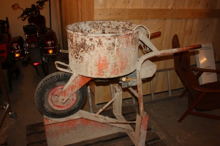 Concrete mixer, 60 liters on a tripod