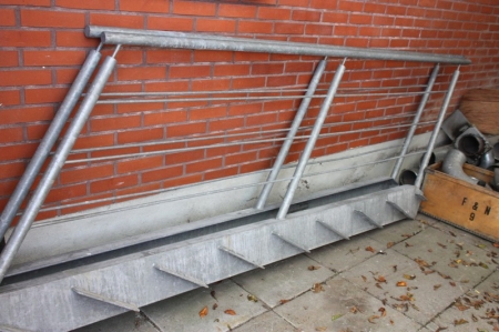 2 x stair with handrail. Galvanized steel. 8 Steps + udtrin. Height, raised: 156 cm. Length, raised: 235 m