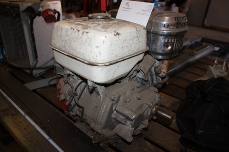 Honda engine, 11 HP. Reduction gear