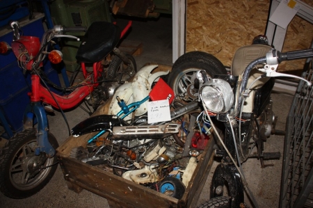 2 mopeds + pallet of spare parts for Suzuki FZ 50