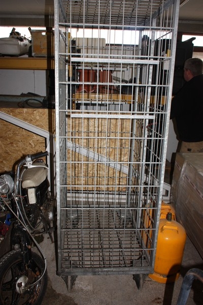 Mesh wire cage, galvanized