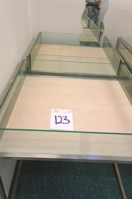 2 tables / display case with glass