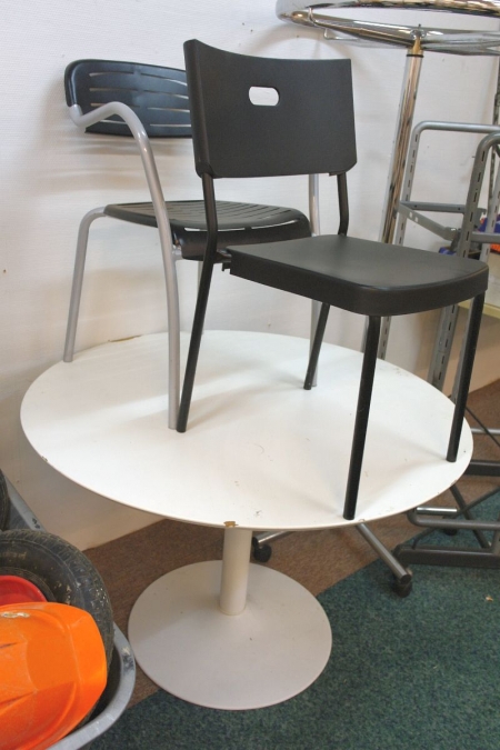 Rundt bord med 2 stole