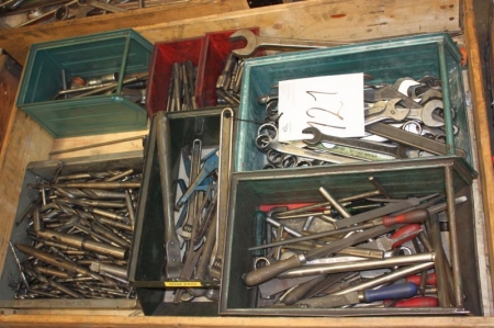 Pallet of miscellaneous tools, drills, dress pins, etc.