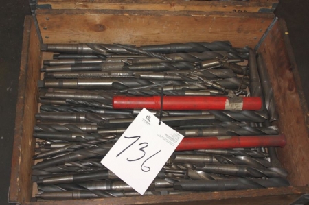 Pallet with various drills