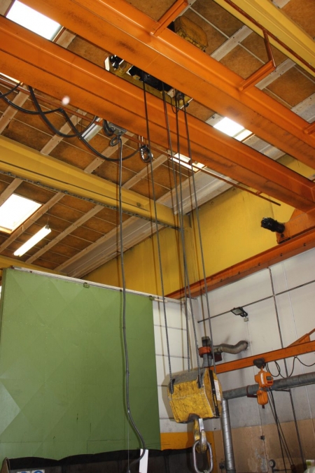 Overhead Crane, 10 tons. Span: app. 14 meters. Gantry girders included