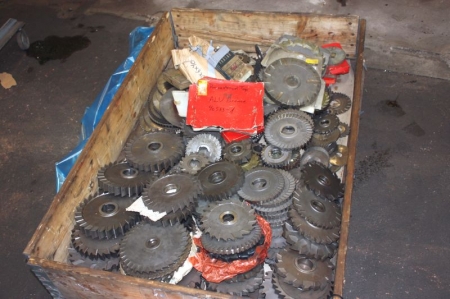 Pallet with cutting tool