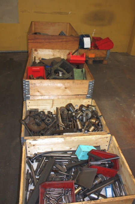 Various pallets including content