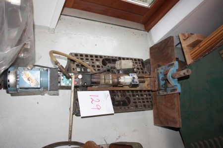 Søjleboremaskine med 2 spindler og maskinskruestik