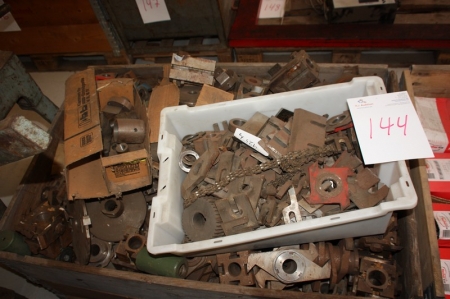 Palle med diverse skærende værktøj for træbearbejdningsmaskiner, ca. 950 kg