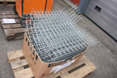 Pallet with lattice residues, galvanized iron