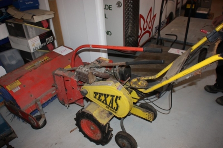 Tool Carrier, Texas De Luxe, model TD 5BR, with reverse and 2 speeds. Fitted with broom. Engine: Kawasaki FA210D