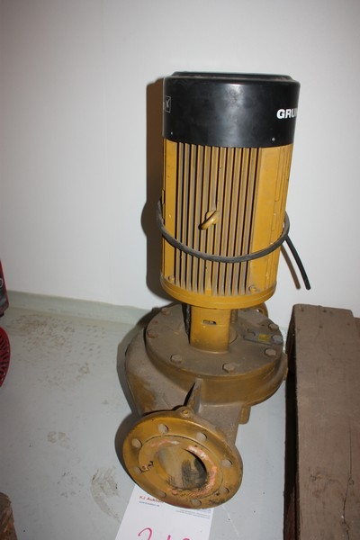 Grundfos water pump flange: 200 mm