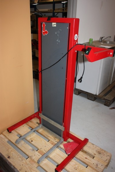 Power lifts, KS Vehicles, 50 kg. Type emptying system RDS. Machine no.: 2003-P7900-927