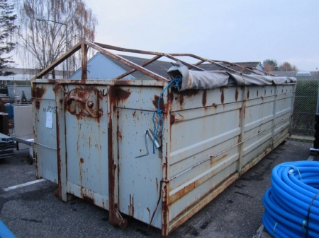 Åben container til wirehejs, ca. 6 meter lang, med presenningsoverdækning, stand ukendt