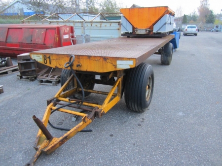 Trailer with 2 axles and jernlad, ca. 5.5 meters long, with a fifth wheel and air brakes, condition unknown