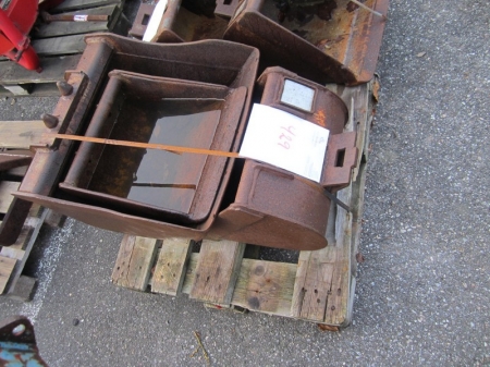 Backhoe Bucket approximately 60 cm, 2 bucket approx 40 cm, pallet not included