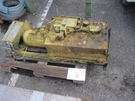 Pallet with hydraulic station with electric motor and board, a position unknown