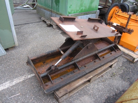Pallet with snowplow 1.5 meters, make unknown, for front mounting, turnable, condition unknown