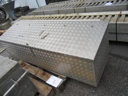 Pallet with aluminum toolbox approximately 200x60x60 cm