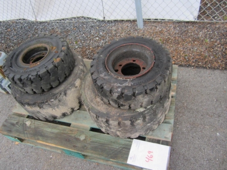 Pallet truck wheel, 2 180/70-8/4.39 + 2 23x10-12 SC10