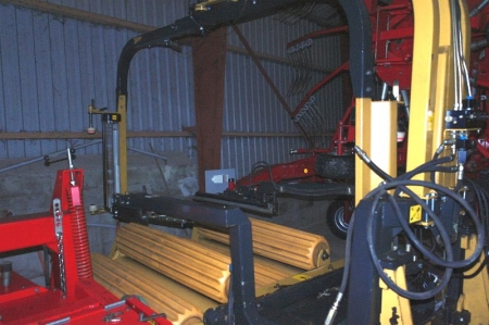 Wrapper, Auto Wrap, year 2005. Has wrapped approx. 20000 bales, well-maintained machine, runs perfectly