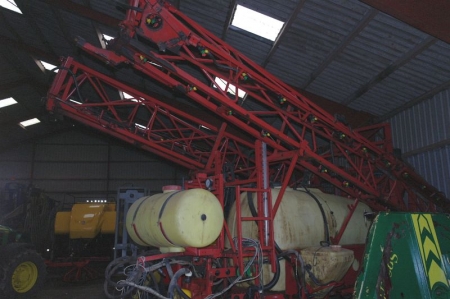 Trailer mounted field crop sprayer, 24 meters. EasyTip nozzles. 2,400 liters. Year 1998