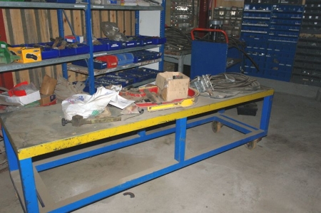 Steel trolley without content. H 70 x W 65 x L230 cm