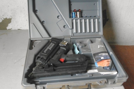 Gas sømpistol i kuffert
