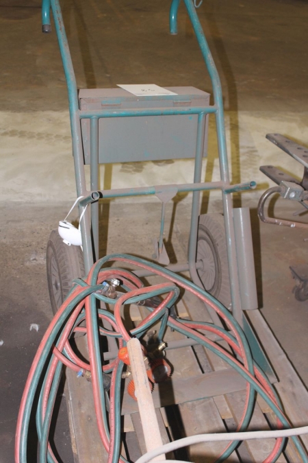 Oxygen and acetylene cart with hoses + torch + pressure gauge